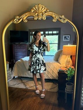 entro Black and White Floral Tie-Waist Mini Dress